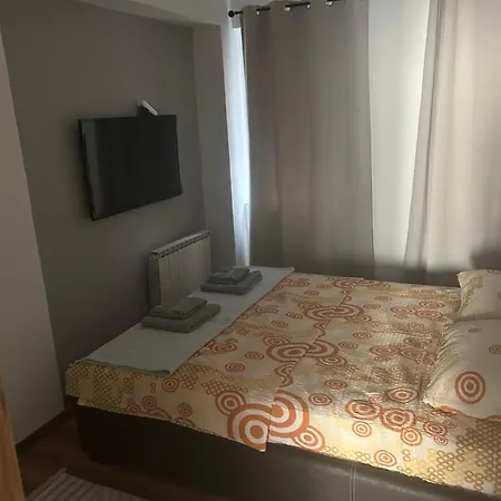 Veskovski-apartment In The Center Of 아파트 *